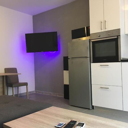 Apartment To Rent プーラ エクステリア 写真