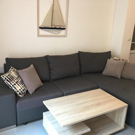 Apartment To Rent プーラ エクステリア 写真