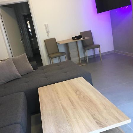 Apartment To Rent プーラ エクステリア 写真