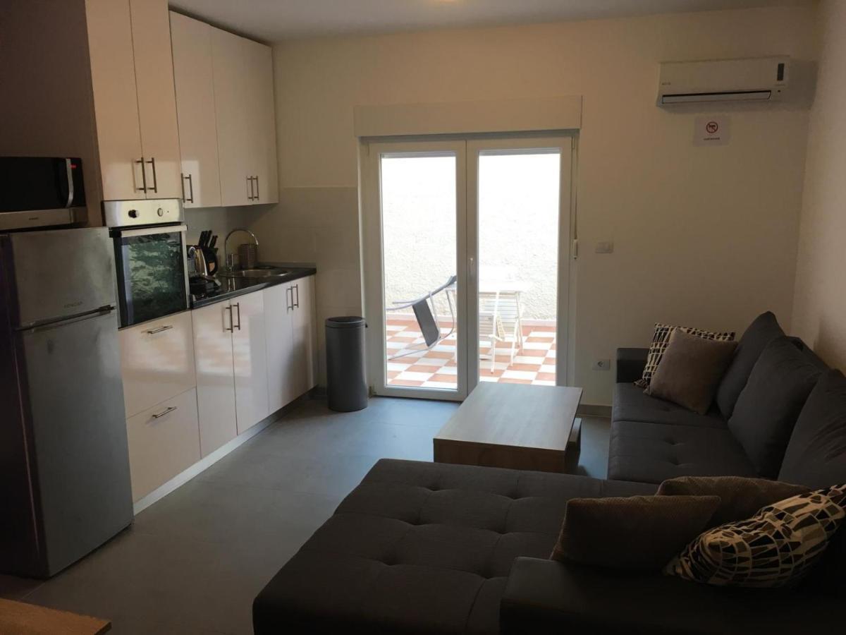 Apartment To Rent プーラ エクステリア 写真
