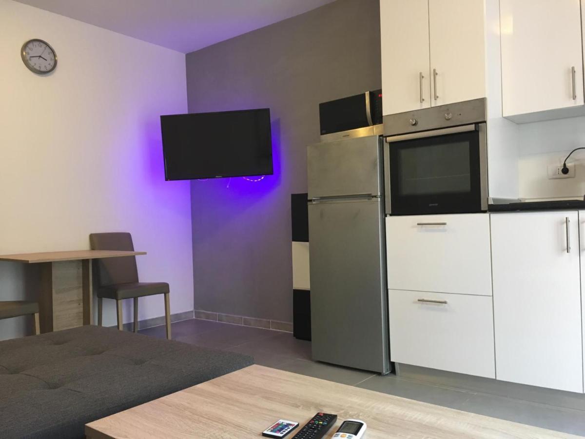 Apartment To Rent プーラ エクステリア 写真