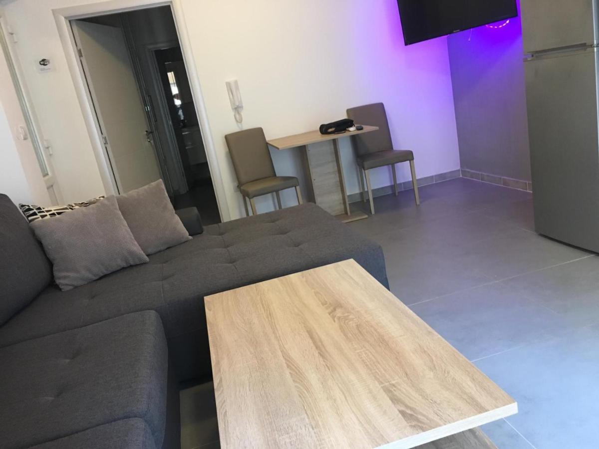 Apartment To Rent プーラ エクステリア 写真